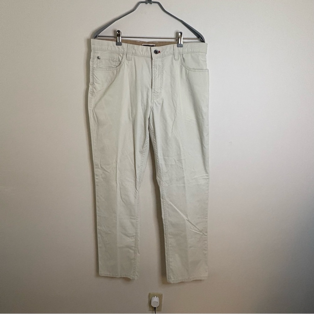 Izod Cream Chinos Classic Straight-Leg Mens 33 X 32 lightweight khakis golf work - Picture 4 of 10